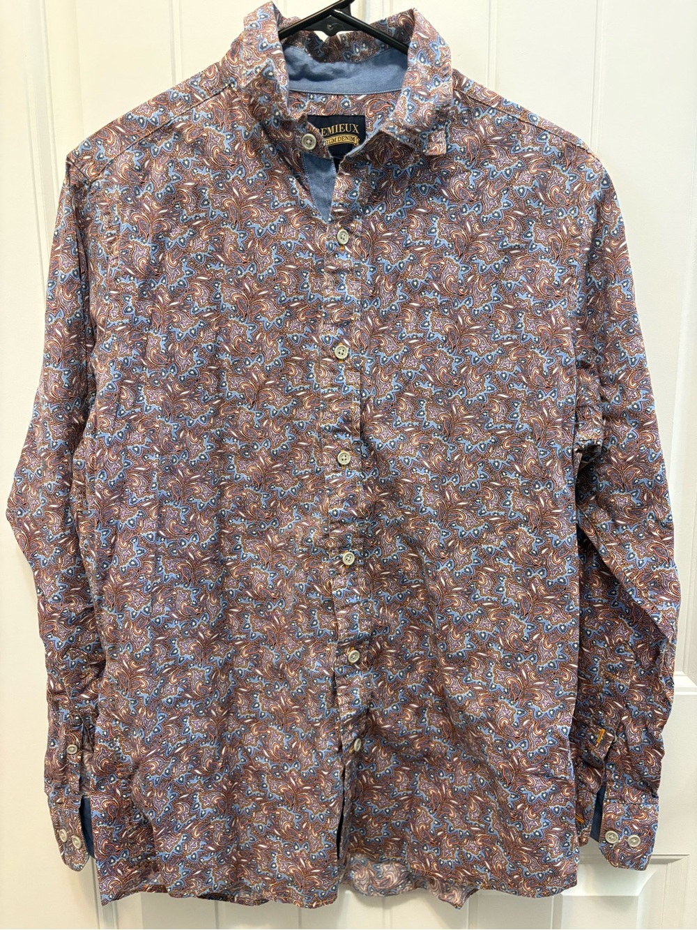 Daniel Cremieux Paisley Print Button-Down Shirt. Size Medium. 100% cotton.